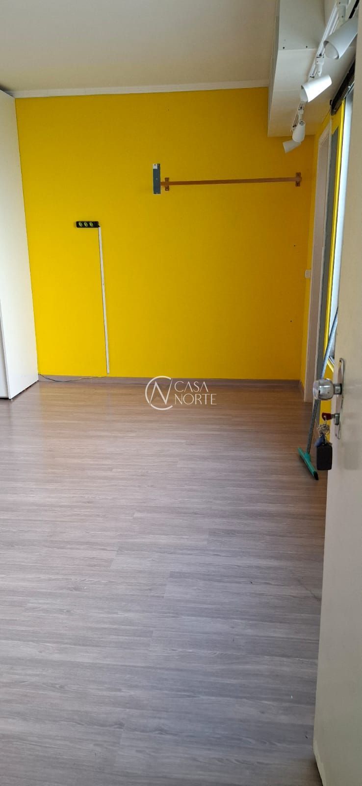 Sala Comercial à venda , 25m², 1 vaga, Avenida João Wallig no bairro Passo da Areia em Porto Alegre