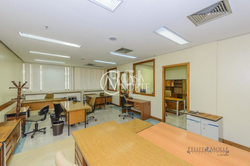 Sala Comercial à venda , 363m², 8 vagas, Rua Dona Laura no bairro Rio Branco em Porto Alegre