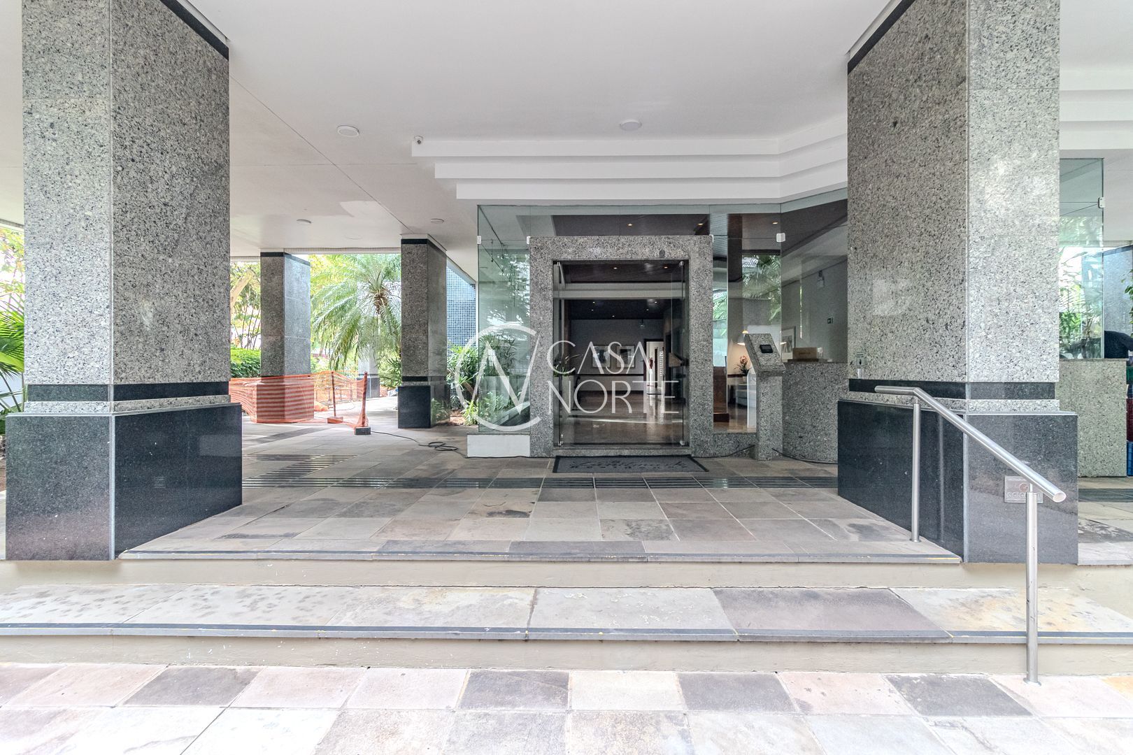 Cobertura à venda com 3 quartos, 259m², 1 suíte, 2 vagas, Rua Marquês do Pombal no bairro Moinhos de Vento em Porto Alegre