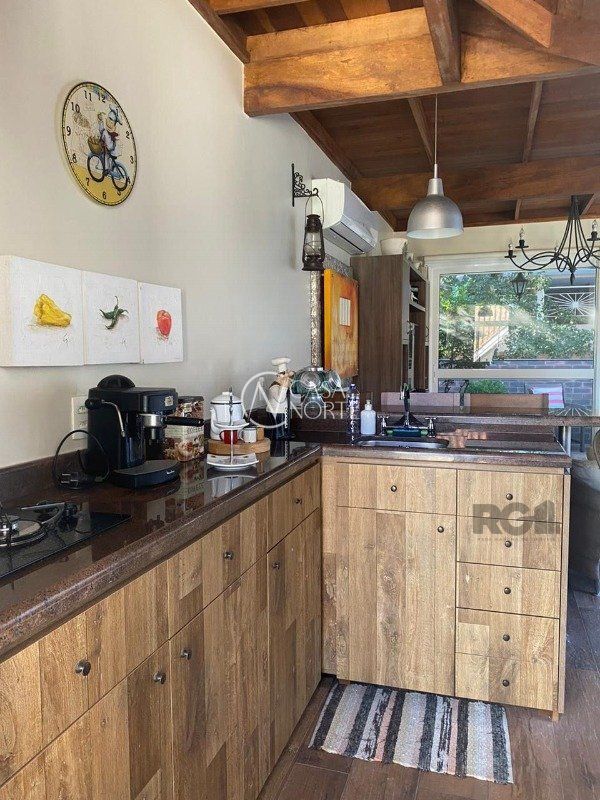 Casa de Condomínio à venda com 3 quartos, 230m², 1 suíte, Avenida Coronel Marcos no bairro Pedra Redonda em Porto Alegre