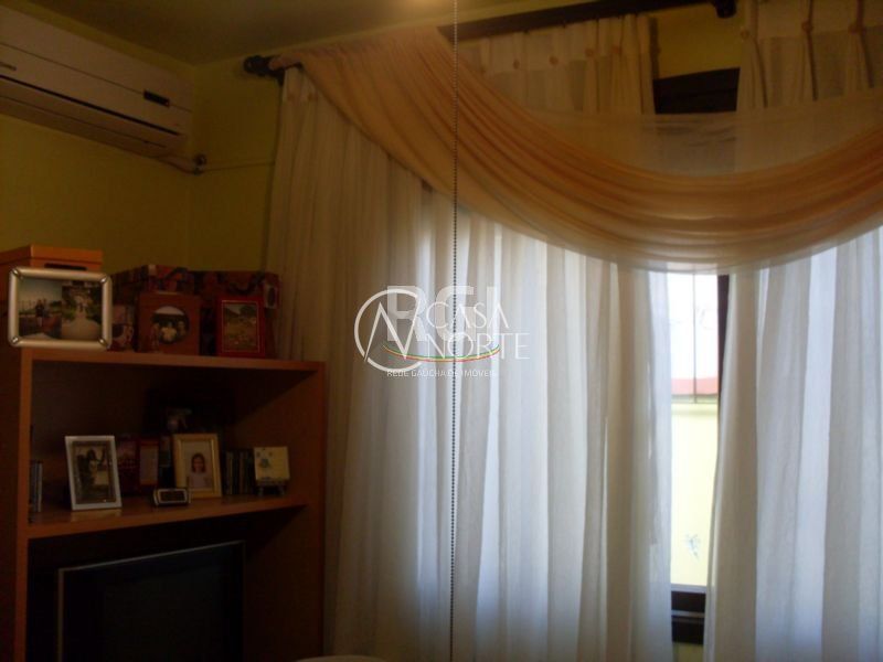Casa à venda com 4 quartos, 200m², 1 suíte, 4 vagas, Travessa Antilhas no bairro Jardim Lindóia em Porto Alegre