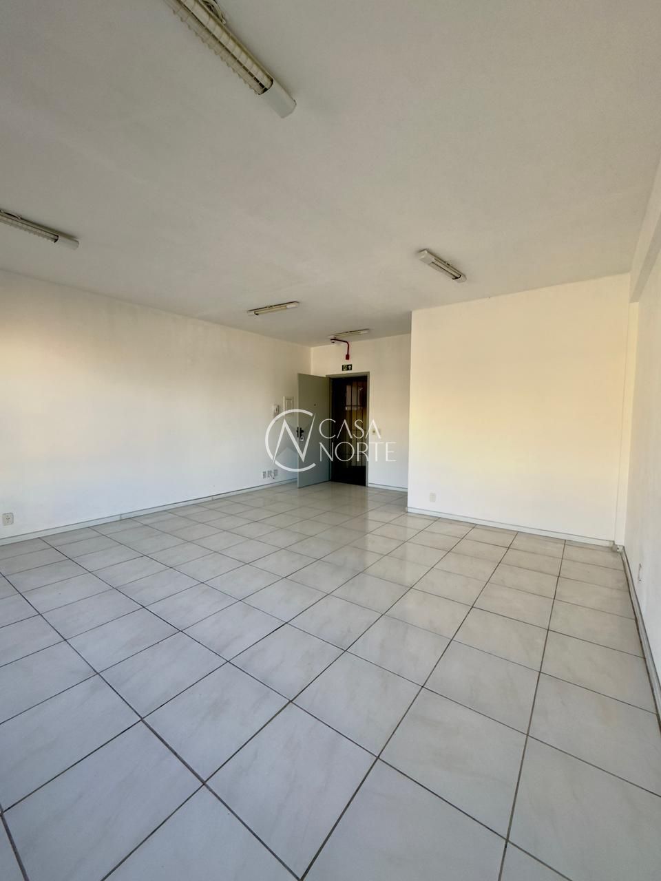 Sala Comercial à venda com 1 quarto, 39m², Avenida Cristóvão Colombo no bairro Floresta em Porto Alegre