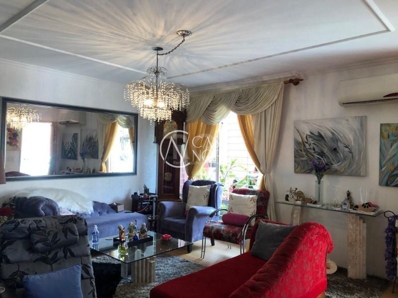 Casa à venda com 3 quartos, 200m², 1 suíte, 2 vagas, Rua Matias José Bins no bairro Chácara das Pedras em Porto Alegre