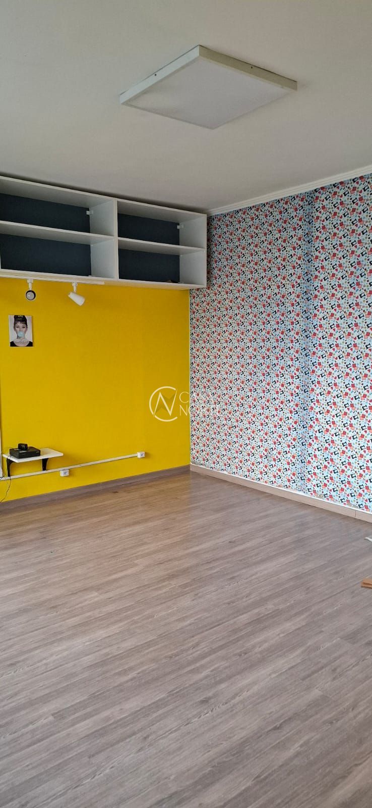Sala Comercial à venda , 25m², 1 vaga, Avenida João Wallig no bairro Passo da Areia em Porto Alegre