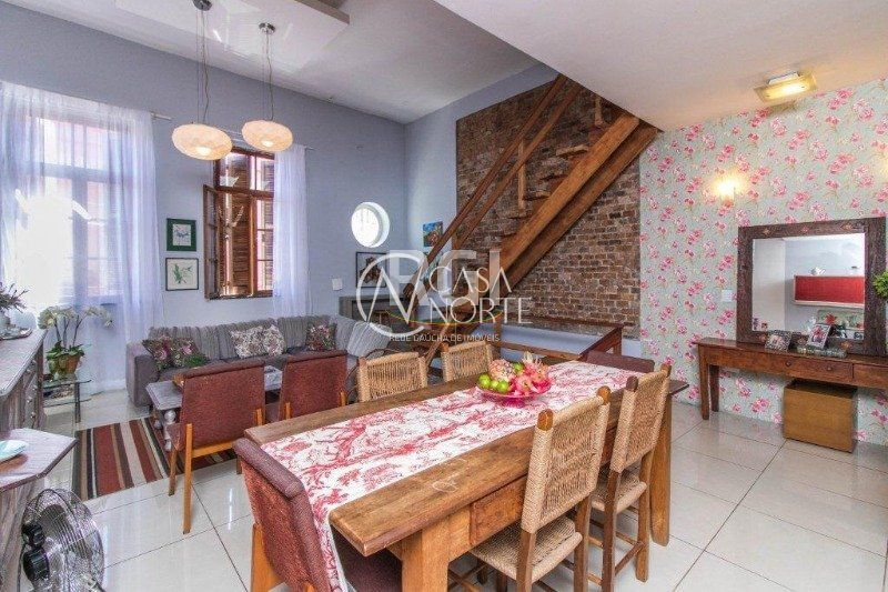 Casa à venda com 3 quartos, 490m², 1 suíte, Rua Comendador Coruja no bairro Floresta em Porto Alegre