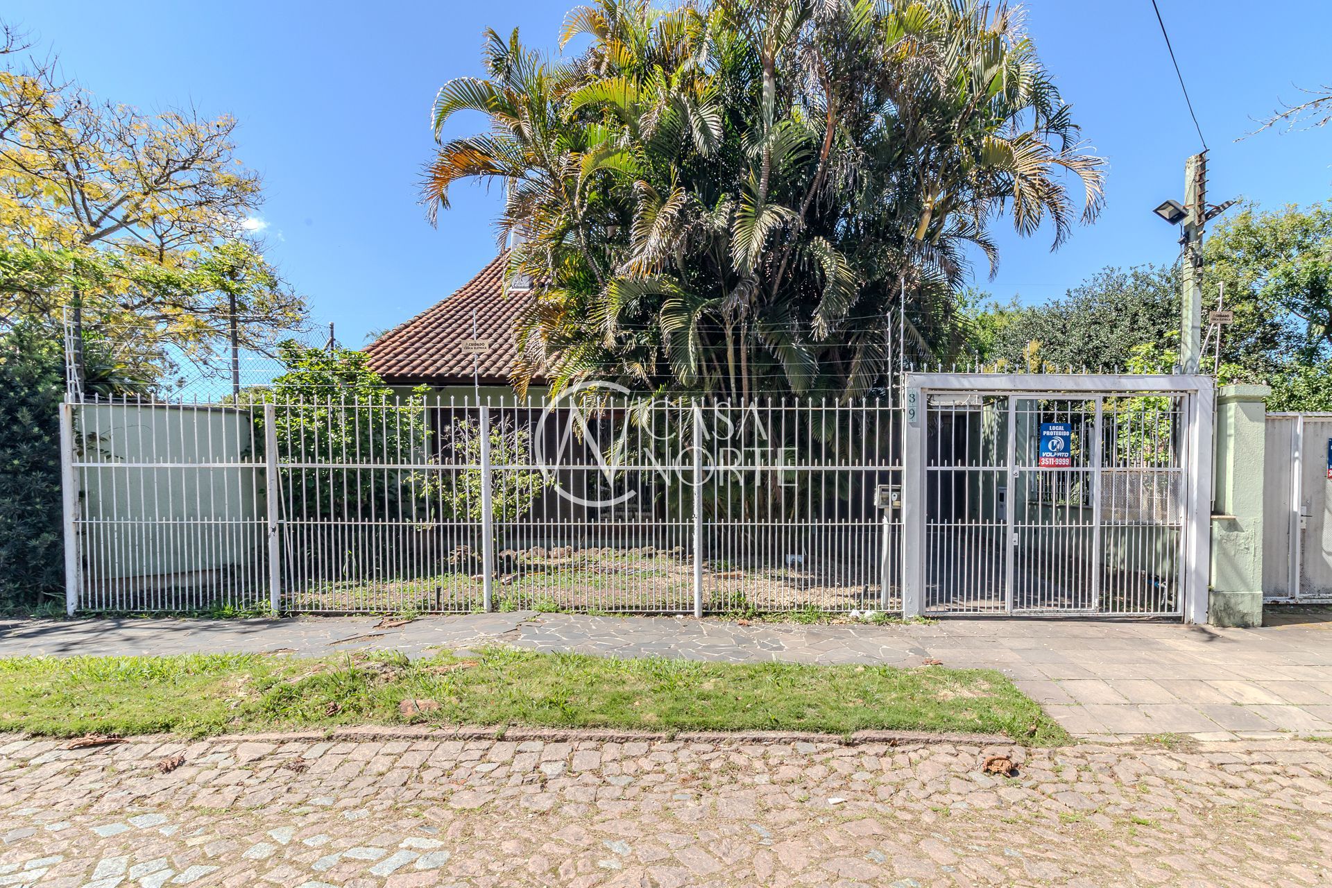 Casa à venda com 4 quartos, 240m², 1 suíte, 6 vagas, Rua Engenheiro Tito Marques Fernandes no bairro Ipanema em Porto Alegre