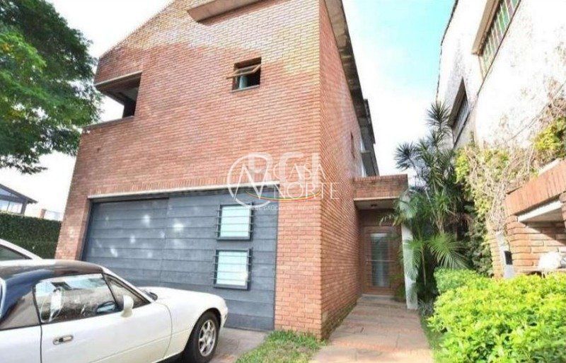 Casa à venda com 3 quartos, 276m², 1 suíte, 5 vagas, Rua de Souza Junior no bairro Medianeira em Porto Alegre