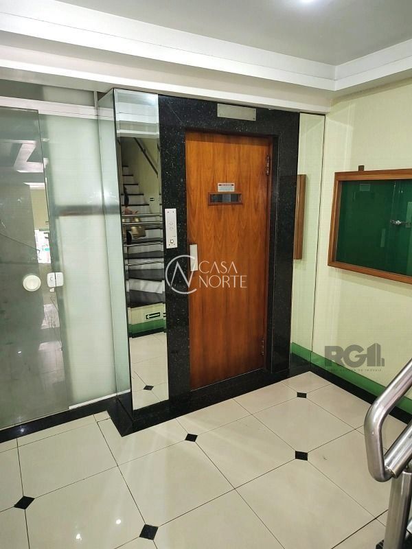 Sala Comercial à venda com 1 quarto, 32m², Avenida Cristóvão Colombo no bairro Moinhos de Vento em Porto Alegre