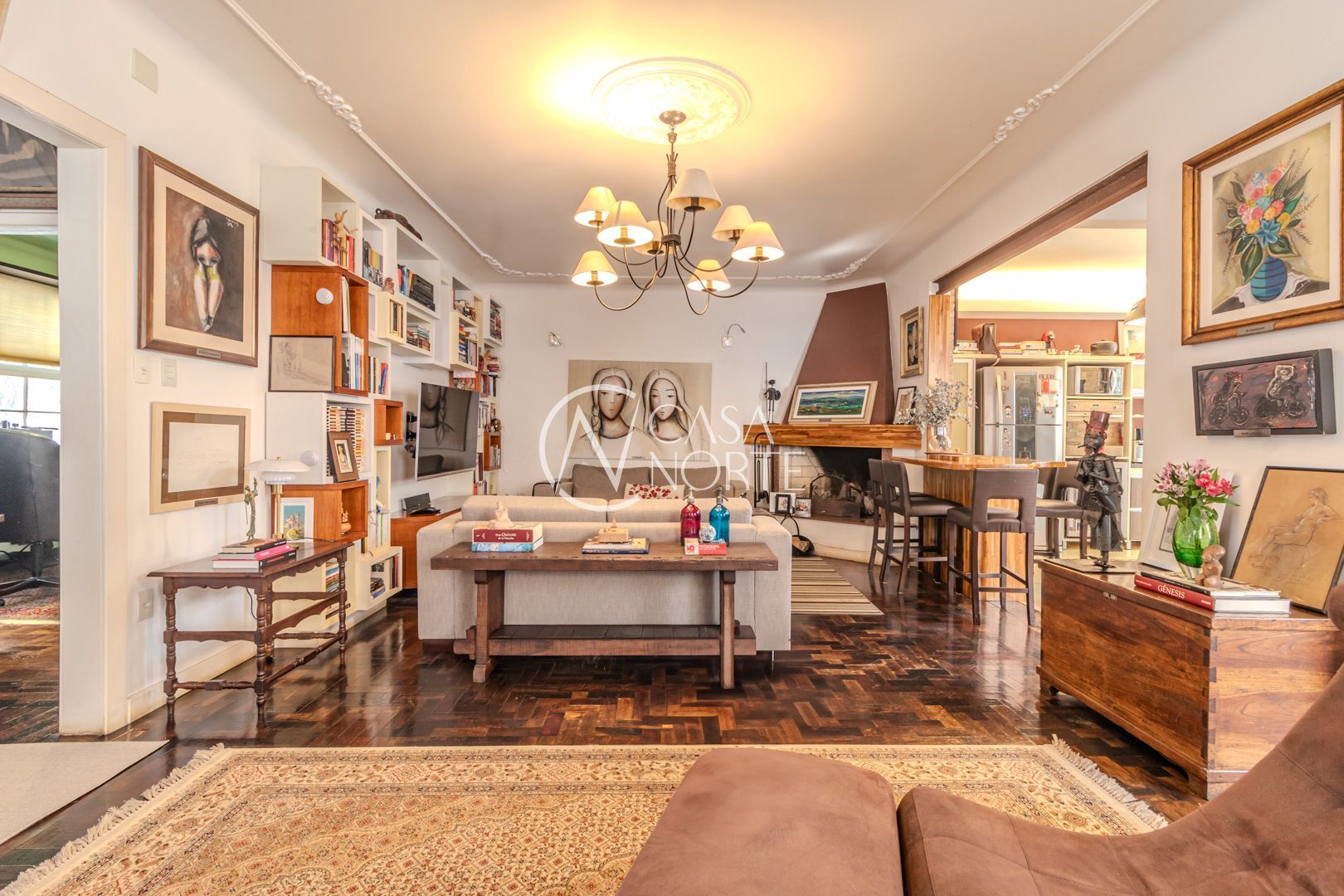 Casa à venda com 3 quartos, 286m², 2 suítes, 3 vagas, Rua Professor Juvenal Miler no bairro Rio Branco em Porto Alegre