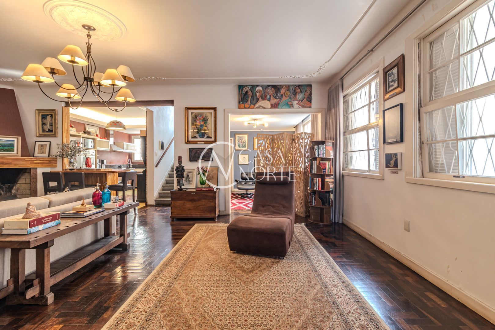 Casa à venda com 3 quartos, 286m², 2 suítes, 3 vagas, Rua Professor Juvenal Miler no bairro Rio Branco em Porto Alegre