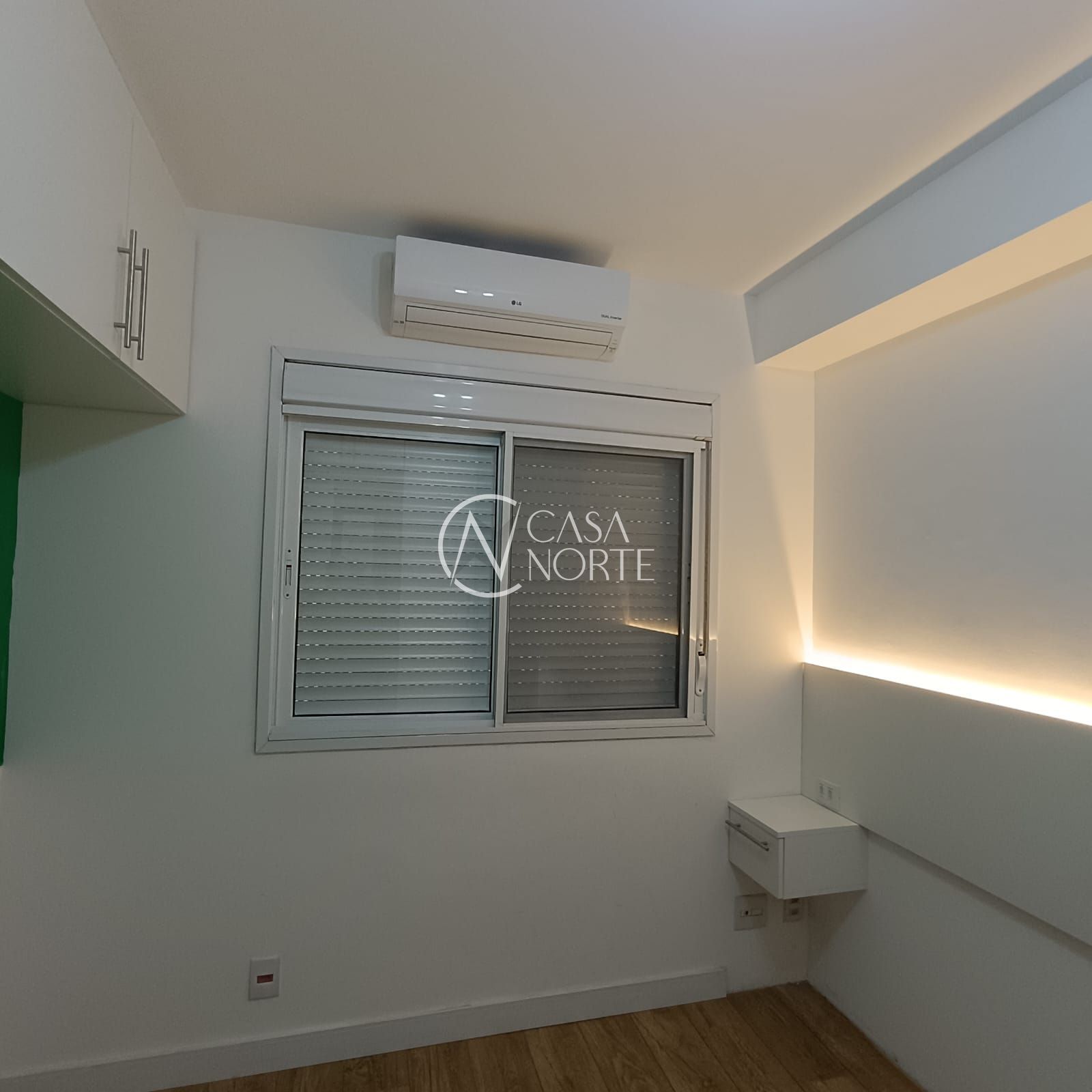 Apartamento à venda com 2 quartos, 50m², 1 suíte, 1 vaga, Rua Airton Ferreira da Silva no bairro Farrapos em Porto Alegre