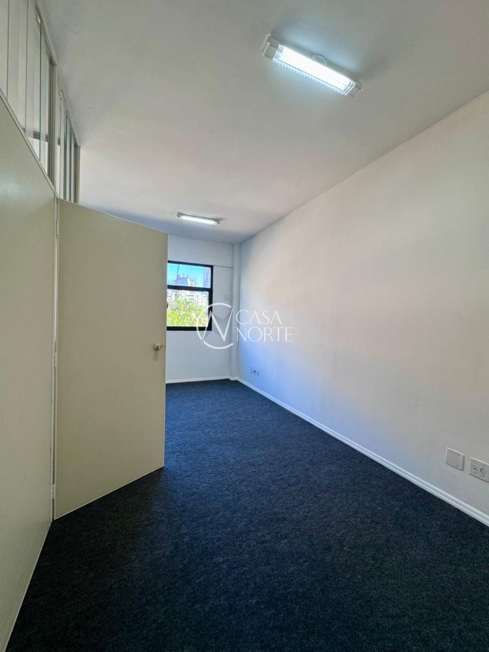 Sala Comercial à venda com 3 quartos, 35m², Avenida Cristóvão Colombo no bairro Moinhos de Vento em Porto Alegre