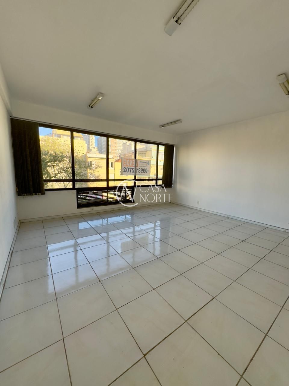 Sala Comercial à venda com 1 quarto, 39m², Avenida Cristóvão Colombo no bairro Floresta em Porto Alegre