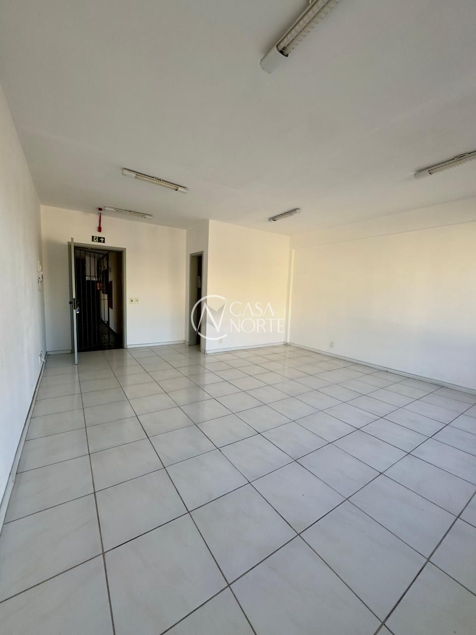 Sala Comercial à venda com 1 quarto, 39m², Avenida Cristóvão Colombo no bairro Floresta em Porto Alegre