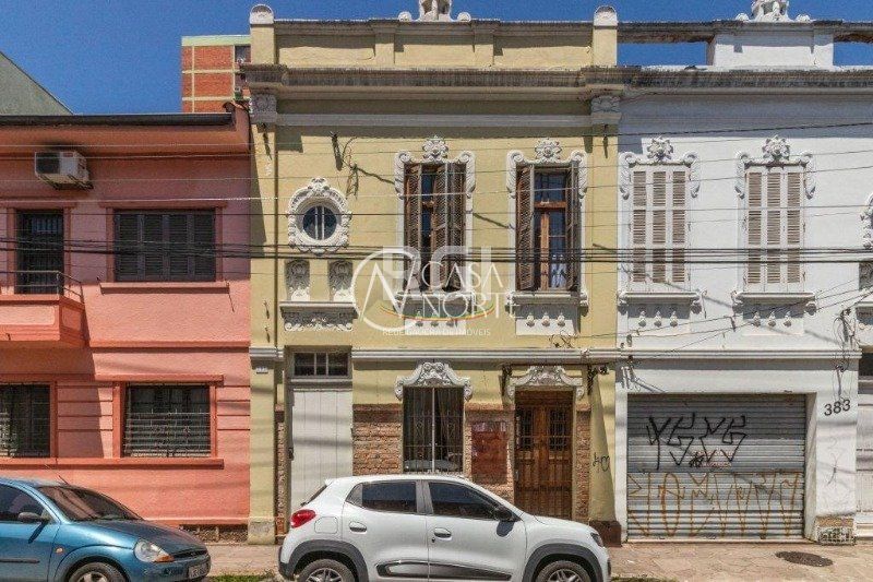 Casa à venda com 3 quartos, 490m², 1 suíte, Rua Comendador Coruja no bairro Floresta em Porto Alegre