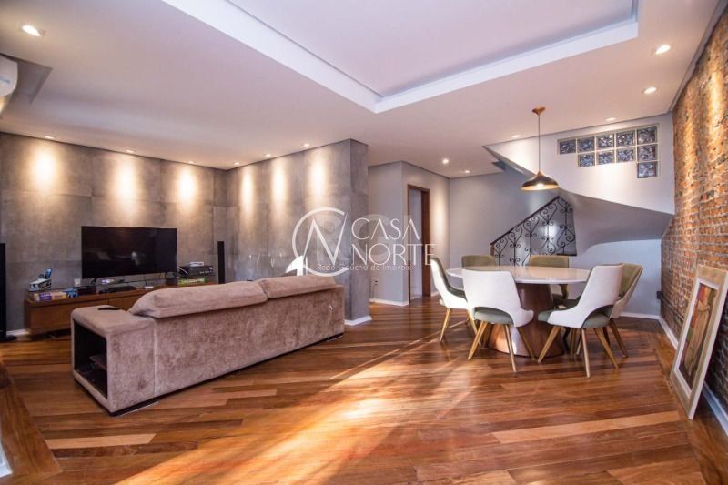 Casa à venda com 3 quartos, 210m², 3 vagas, Rua Frederico Etzberger no bairro Nonoai em Porto Alegre