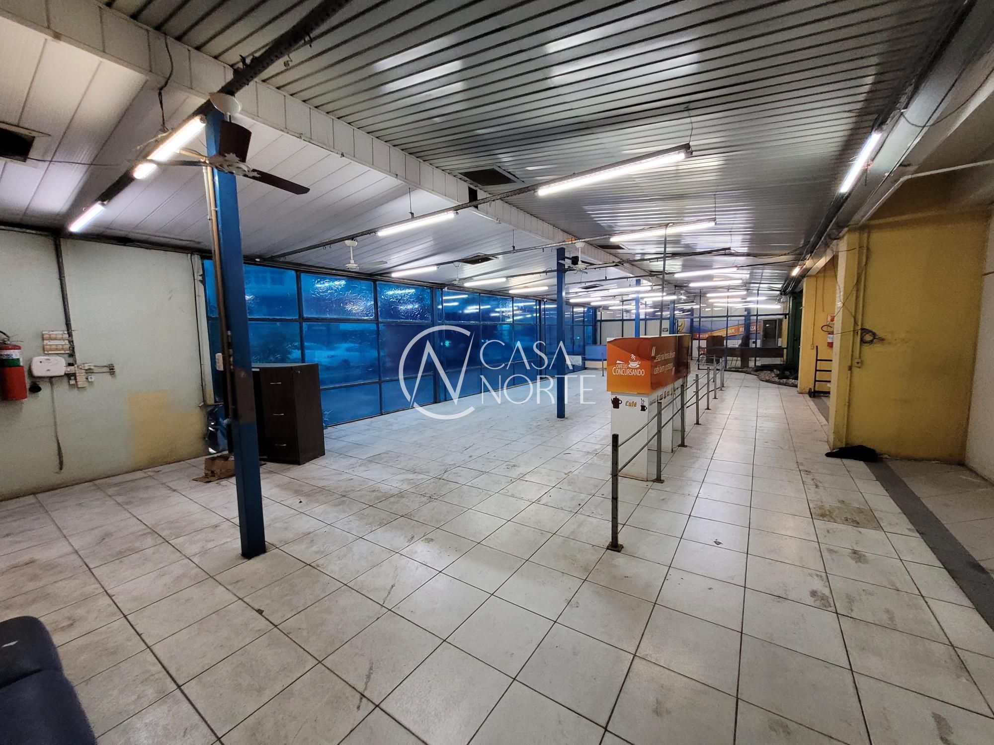 Loja à venda com 3 quartos, 212m², Avenida Farrapos no bairro Floresta em Porto Alegre