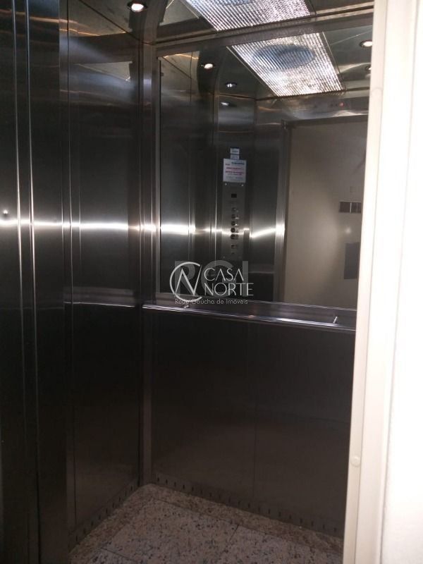 Sala Comercial à venda com 1 quarto, 32m², Avenida Cristóvão Colombo no bairro Moinhos de Vento em Porto Alegre