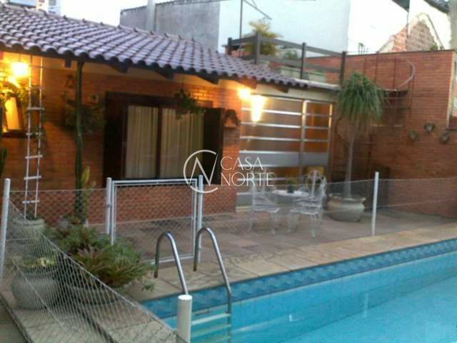 Casa à venda com 3 quartos, 350m², 1 suíte, 2 vagas, Avenida São Pedro no bairro São João em Porto Alegre