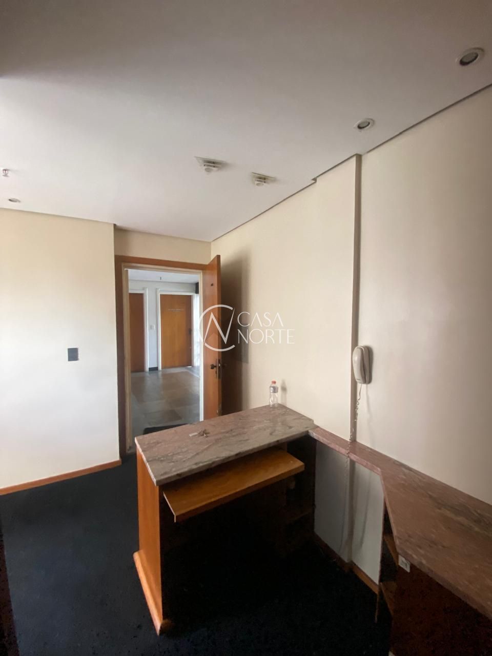 Sala Comercial à venda com 1 quarto, 26m², Avenida Cristóvão Colombo no bairro Moinhos de Vento em Porto Alegre