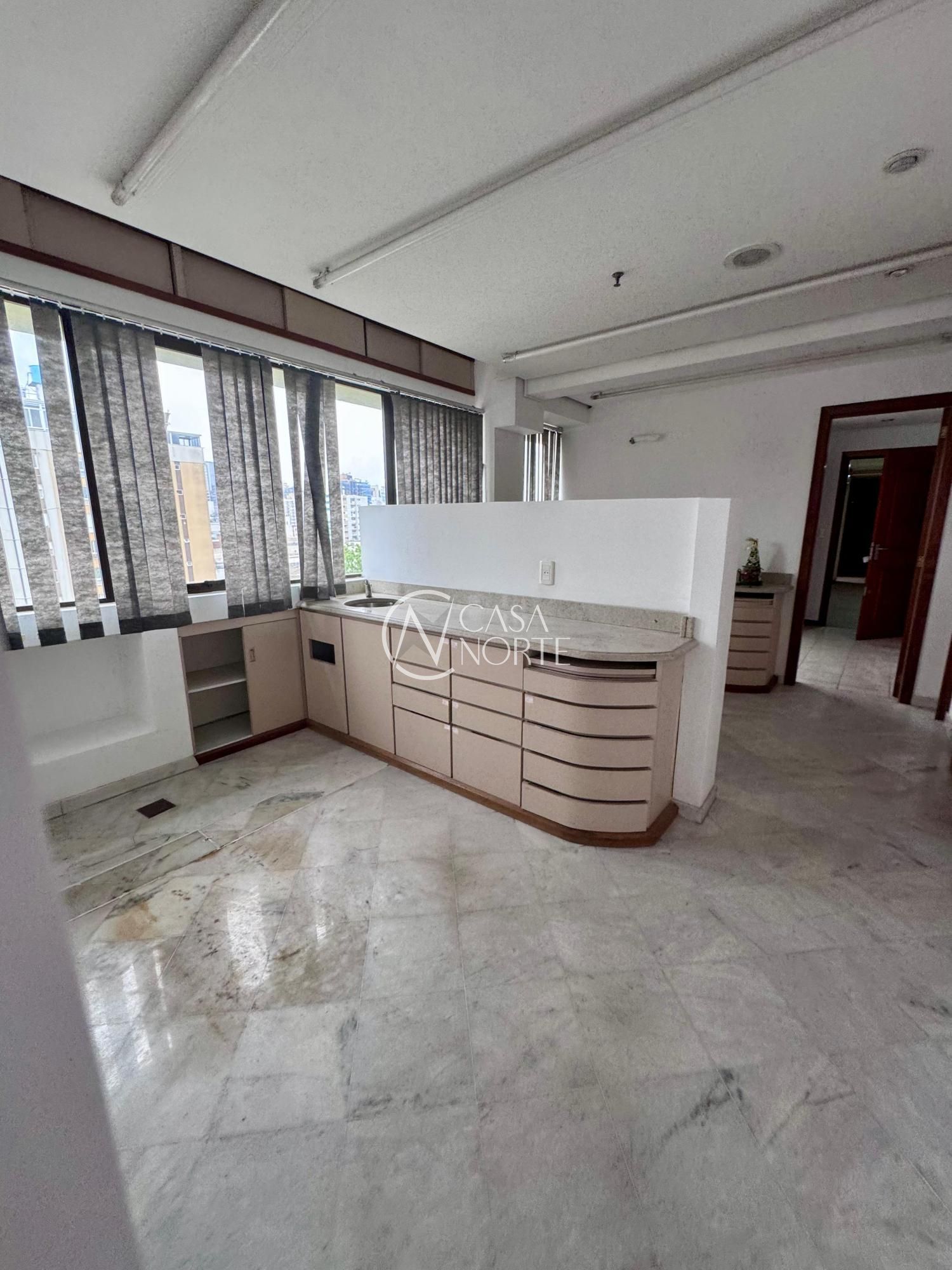 Sala Comercial à venda com 3 quartos, 46m², 1 vaga, Rua General João Telles no bairro Bom Fim em Porto Alegre