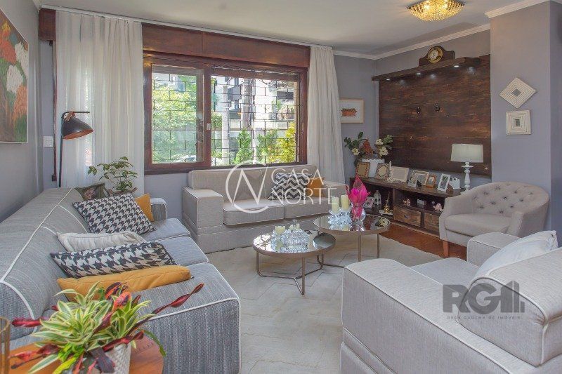 Casa à venda com 4 quartos, 350m², 1 suíte, 3 vagas, Travessa Saúde no bairro Auxiliadora em Porto Alegre