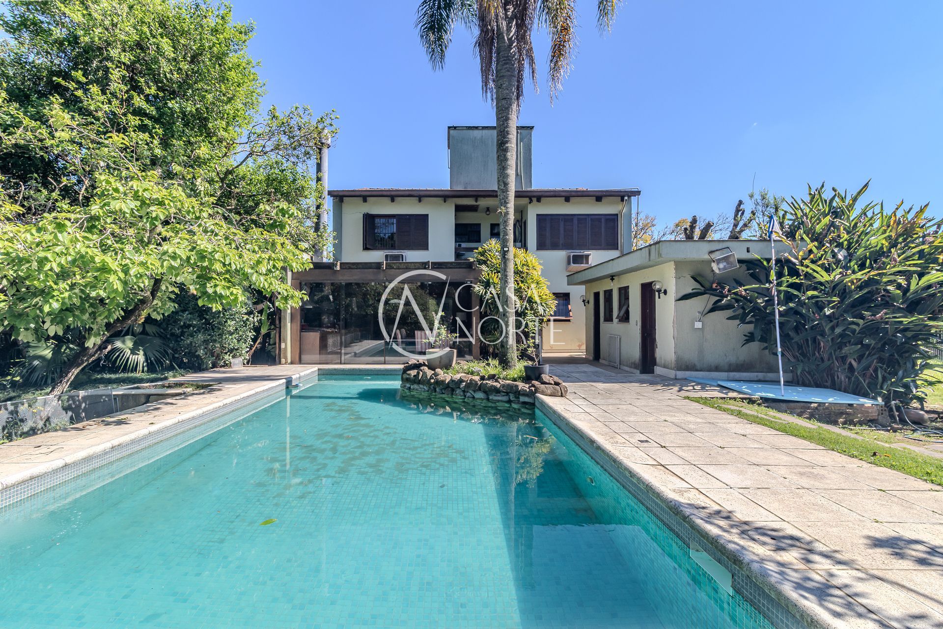 Casa à venda com 4 quartos, 240m², 1 suíte, 6 vagas, Rua Engenheiro Tito Marques Fernandes no bairro Ipanema em Porto Alegre