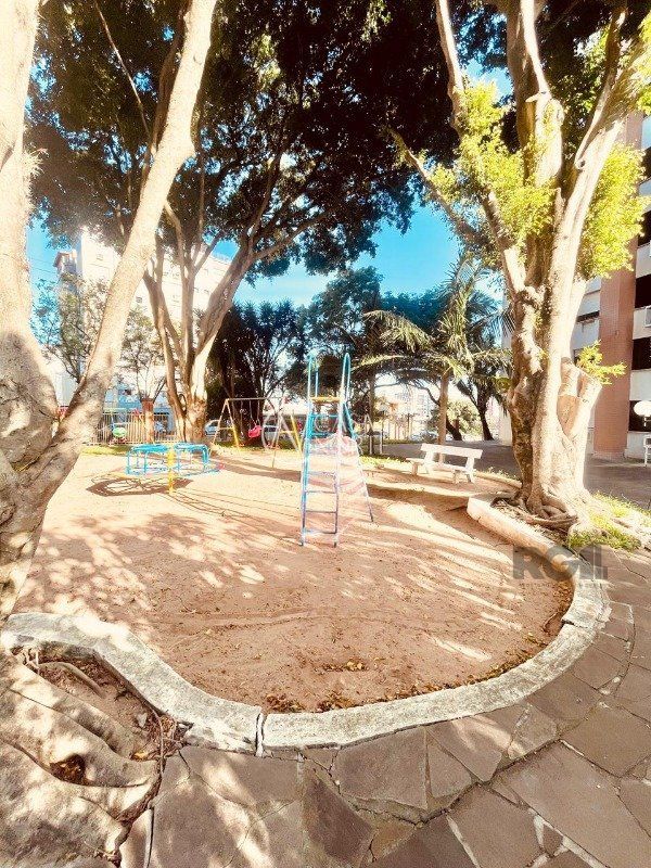 Apartamento à venda com 3 quartos, 82m², 1 suíte, 1 vaga, Rua Domingos Martins no bairro Cristo Redentor em Porto Alegre