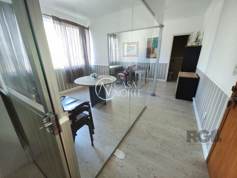 Sala Comercial à venda com 1 quarto, 32m², Avenida Cristóvão Colombo no bairro Moinhos de Vento em Porto Alegre