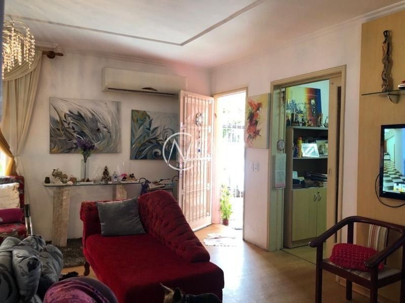 Casa à venda com 3 quartos, 200m², 1 suíte, 2 vagas, Rua Matias José Bins no bairro Chácara das Pedras em Porto Alegre