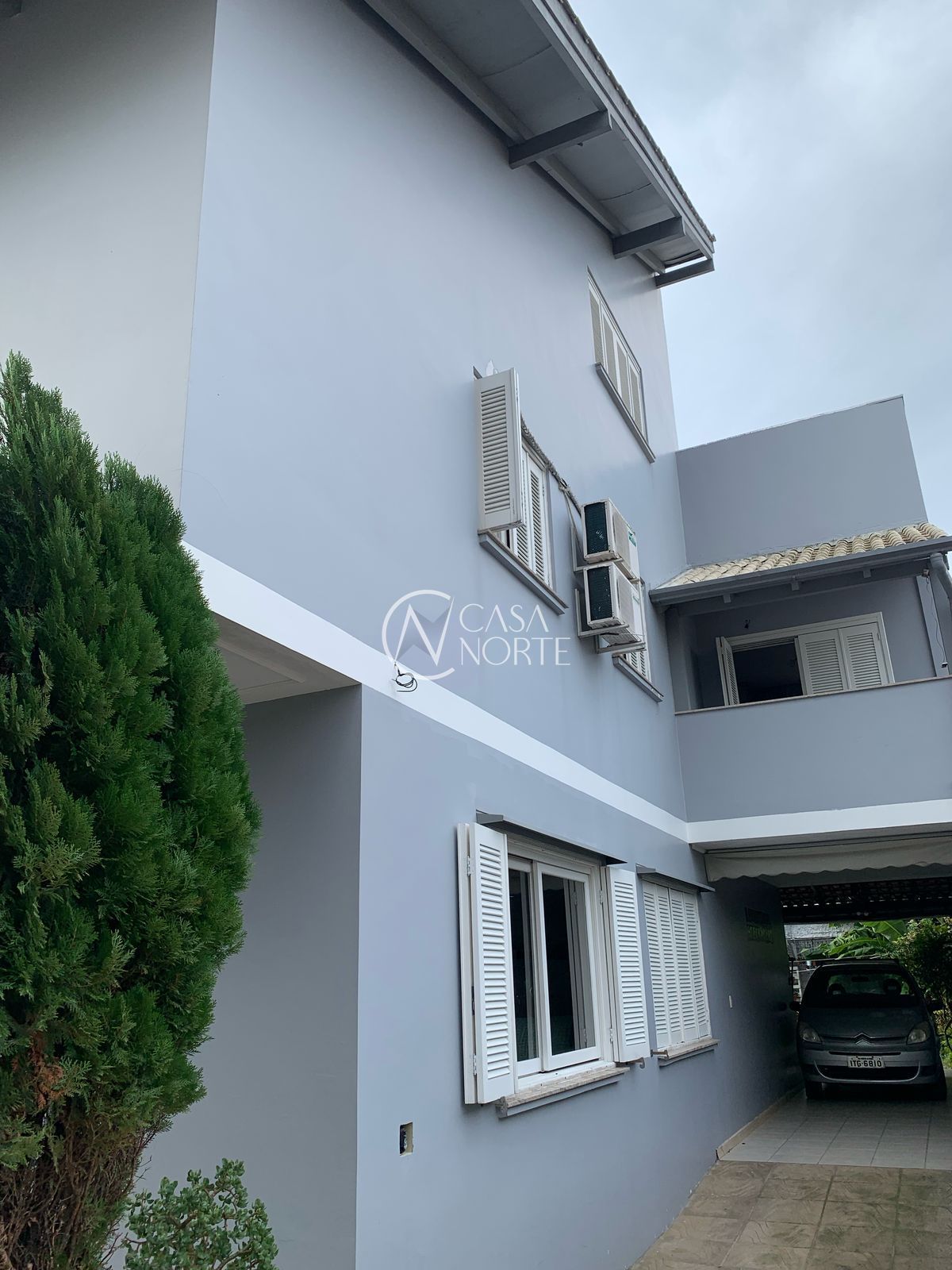 Sobrado à venda com 4 quartos, 271m², 2 suítes, 2 vagas, Rua Eleutério Araújo no bairro Partenon em Porto Alegre