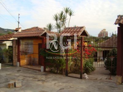 Casa à venda com 7 quartos, 312m², 2 suítes, 2 vagas, Avenida Ester no bairro Glória em Porto Alegre