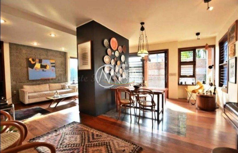 Casa à venda com 3 quartos, 276m², 1 suíte, 5 vagas, Rua de Souza Junior no bairro Medianeira em Porto Alegre