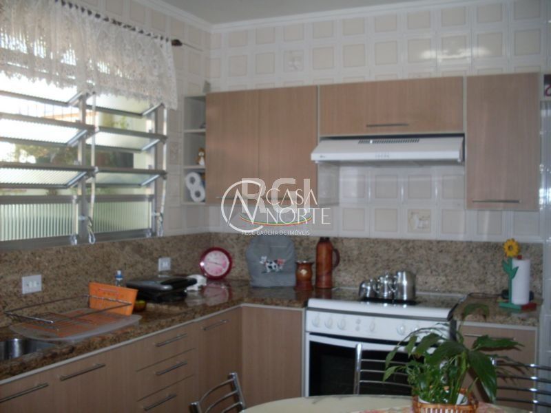 Casa à venda com 4 quartos, 200m², 1 suíte, 4 vagas, Travessa Antilhas no bairro Jardim Lindóia em Porto Alegre