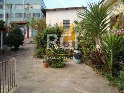 Casa à venda com 7 quartos, 312m², 2 suítes, 2 vagas, Avenida Ester no bairro Glória em Porto Alegre