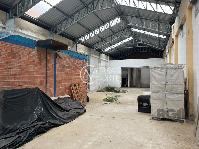 Prédio Comercial à venda , 545m², Rua Buarque de Macedo no bairro São Geraldo em Porto Alegre