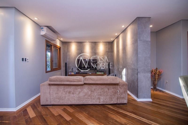 Casa à venda com 3 quartos, 210m², 3 vagas, Rua Frederico Etzberger no bairro Nonoai em Porto Alegre