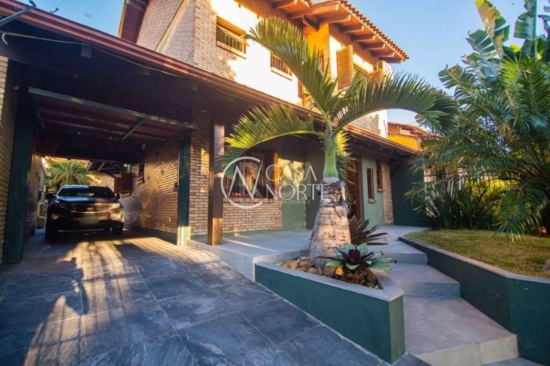 Casa à venda com 3 quartos, 210m², 3 vagas, Rua Frederico Etzberger no bairro Nonoai em Porto Alegre