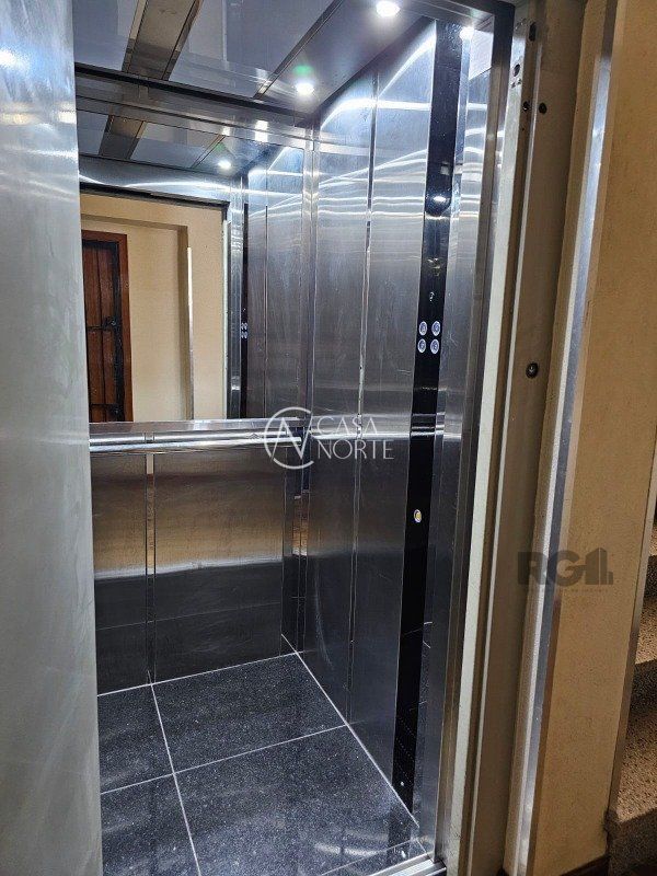 Sala Comercial à venda , 25m², Rua Felix da Cunha no bairro Floresta em Porto Alegre