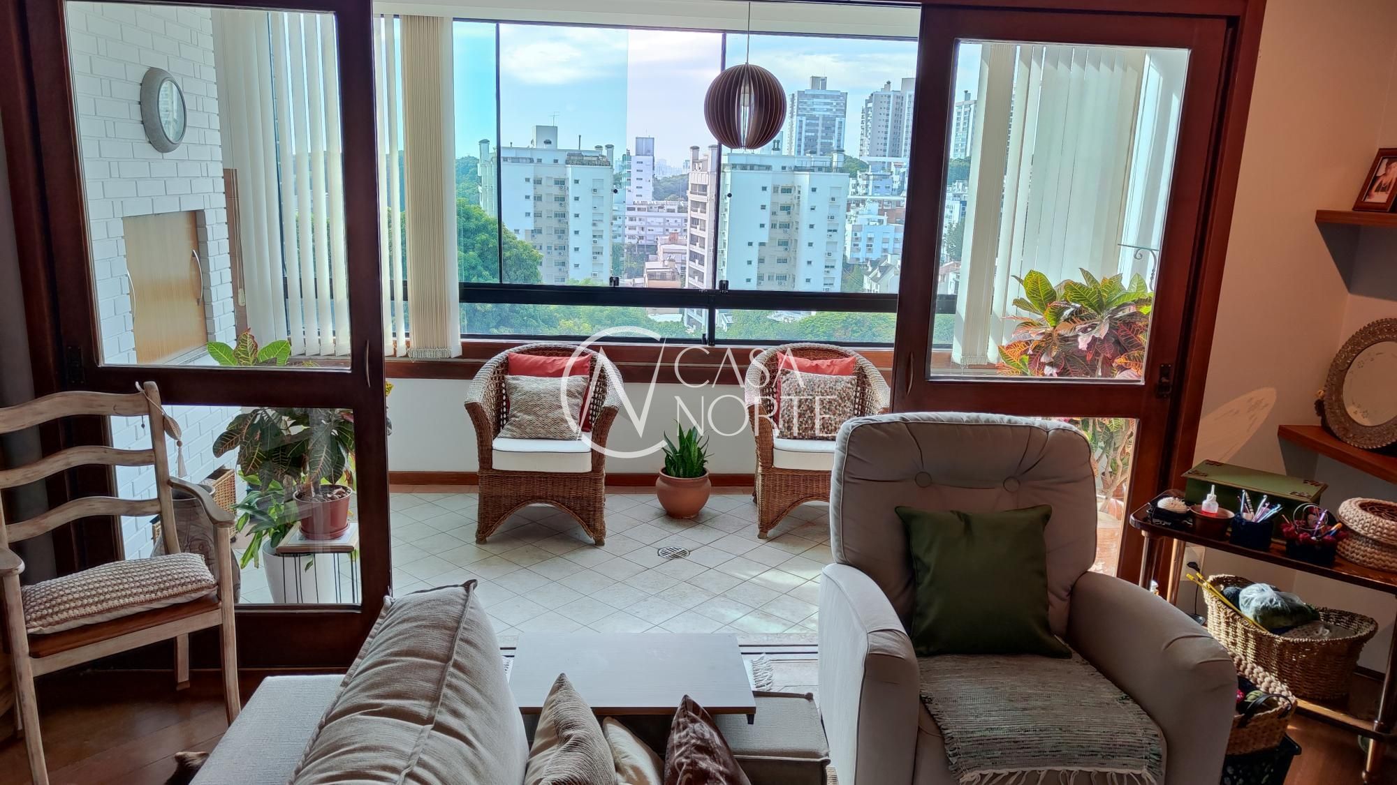 Apartamento à venda com 2 quartos, 103m², 1 suíte, 2 vagas, Rua Luzitana no bairro Higienópolis em Porto Alegre