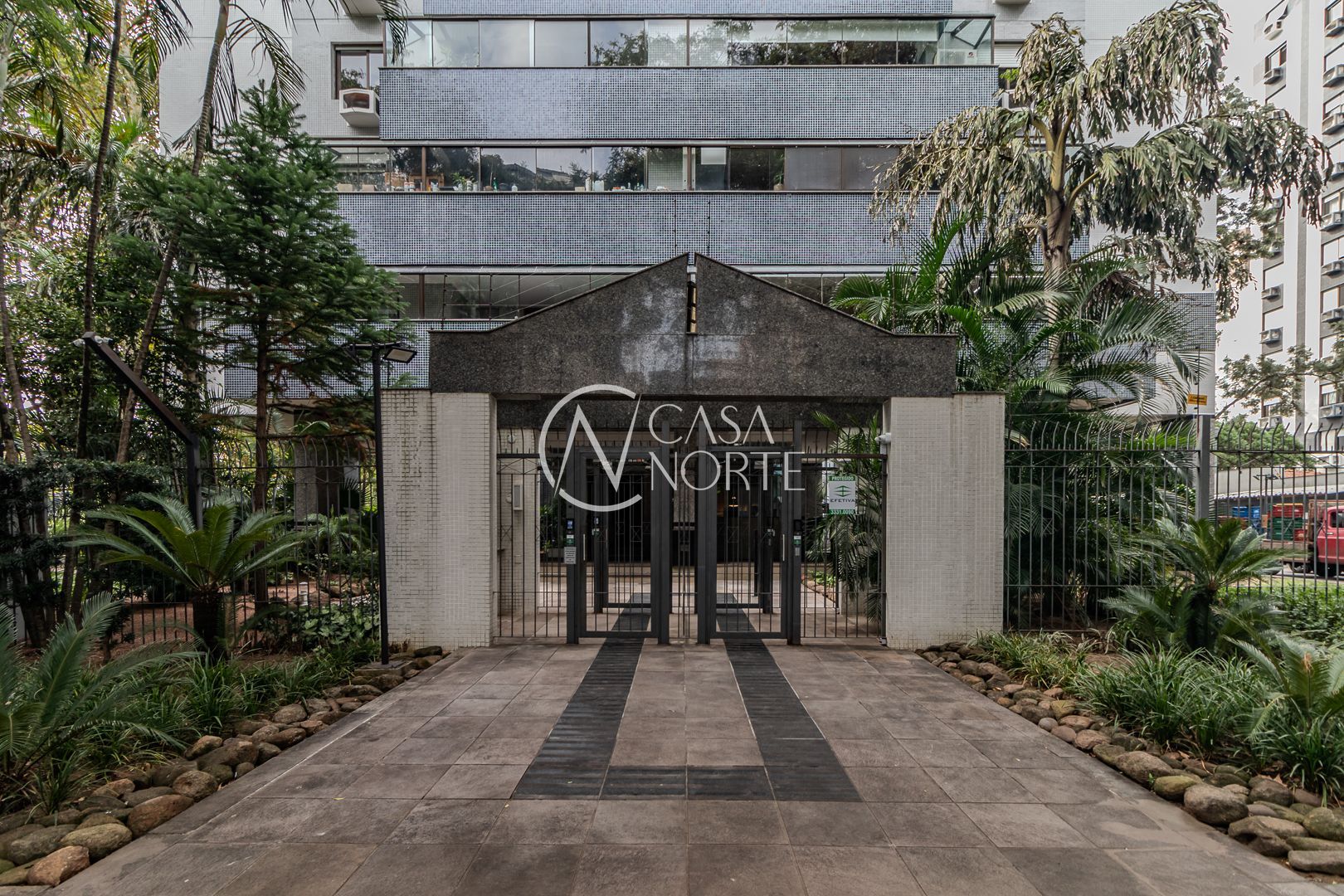 Cobertura à venda com 3 quartos, 259m², 1 suíte, 2 vagas, Rua Marquês do Pombal no bairro Moinhos de Vento em Porto Alegre