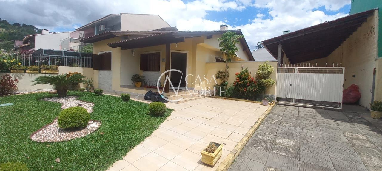 Casa à venda com 3 quartos, 167m², 1 suíte, 4 vagas, Rua Heitor Kramer no bairro Guarujá em Porto Alegre