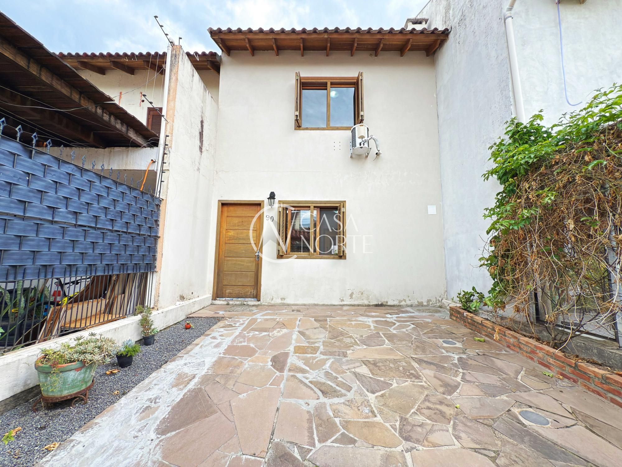 Sobrado à venda com 2 quartos, 70m², 1 vaga, Rua Isidoro Bettio no bairro Aberta dos Morros em Porto Alegre