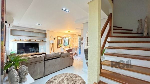 Casa à venda com 3 quartos, 185m², 1 suíte, 2 vagas, Estrada Jorge Pereira Nunes no bairro Campo Novo em Porto Alegre