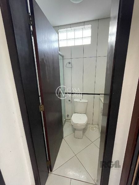 Casa à venda com 6 quartos, 280m², 2 suítes, 6 vagas, Rua Inhanduí no bairro Cristal em Porto Alegre