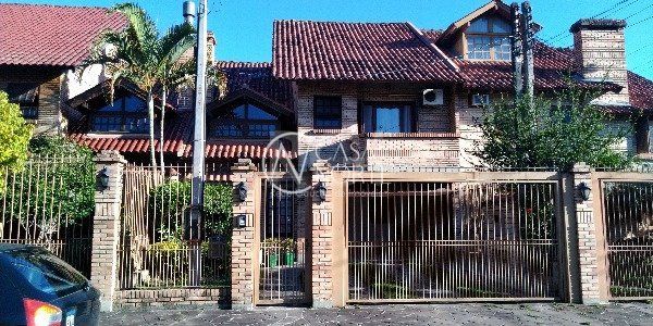 Casa à venda com 3 quartos, 176m², 1 suíte, 2 vagas, Rua Sinai no bairro Ipanema em Porto Alegre