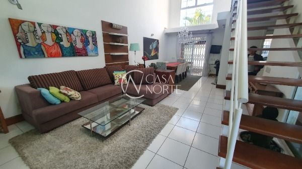 Casa à venda com 3 quartos, 218m², 1 suíte, 5 vagas, Avenida Leonardo Carlucci no bairro Espírito Santo em Porto Alegre