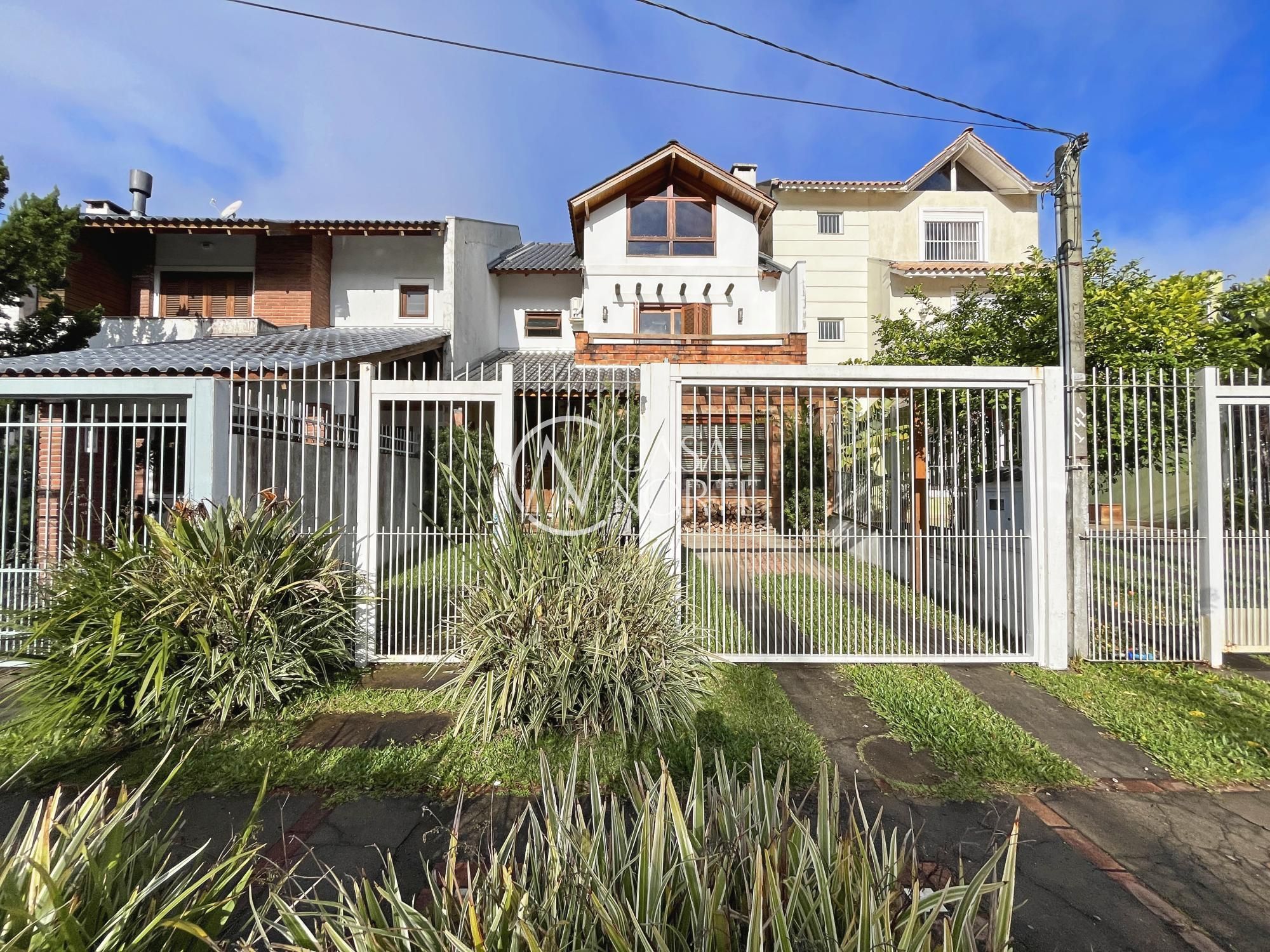 Casa à venda com 3 quartos, 160m², 1 suíte, 2 vagas, Rua Carlos Maximiliano Fayet no bairro Hípica em Porto Alegre