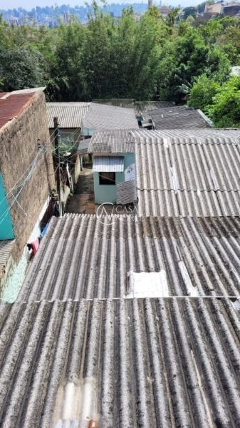 Casa à venda com 3 quartos, 110m², 2 vagas, Rua Caldre e Fiao no bairro Santo Antônio em Porto Alegre