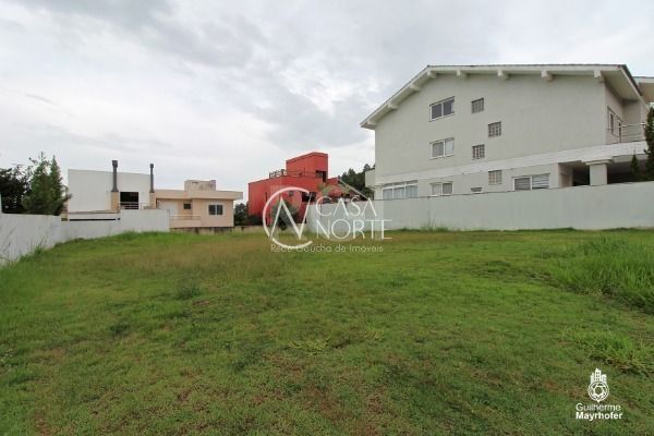 Terreno à venda  com 300m², Avenida Edgar Pires de Castro no bairro Hípica em Porto Alegre
